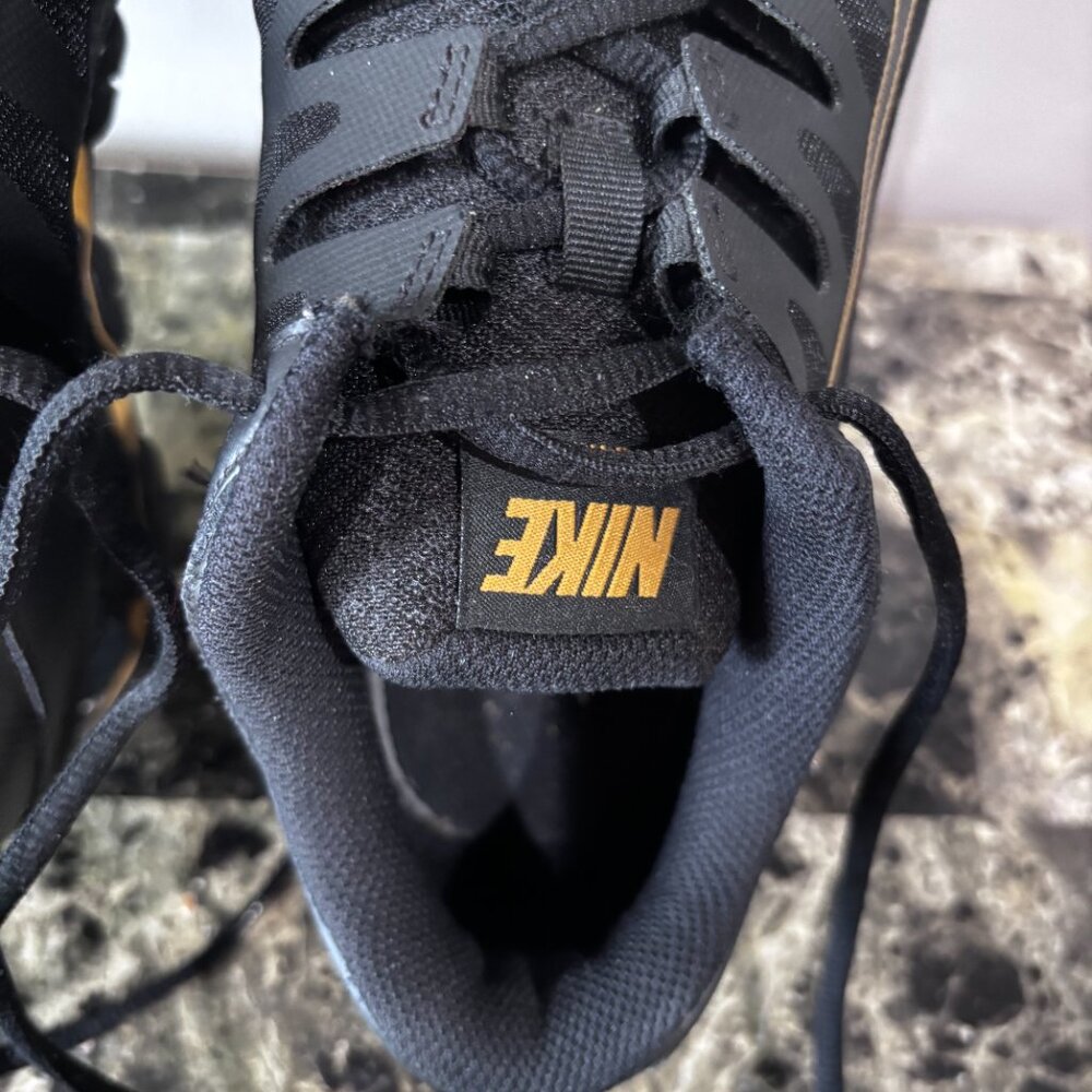 Nike Men's Reax 8 TR Sneakers Black/Gold SZ: 9 - Picture 11 of 16